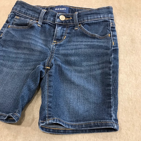 Old Navy Denim Blue Jean Shorts 
Small 6 / 7 Regular 
78% Cotton 20% Polyester - Picture 2 of 10